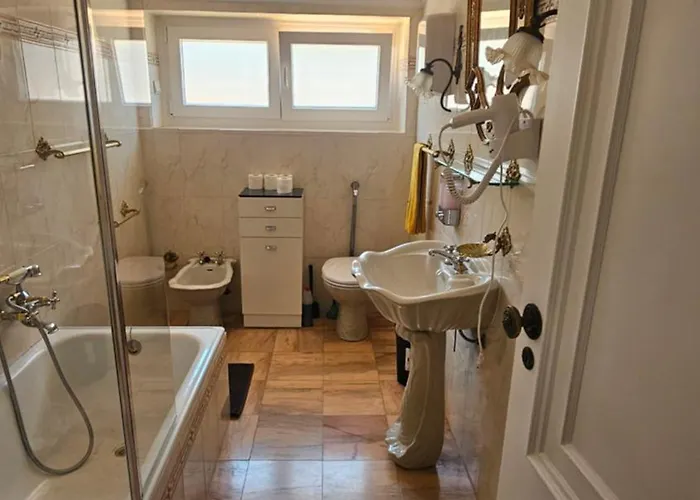 Palazzo Gh Πανσιόν *